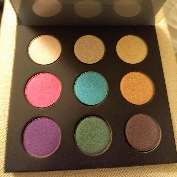 NIB MUFE Artist Shadows Vol 2. $136 Value! - Picture 3 of 3
